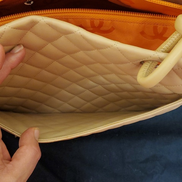 🤩Used twice 100% authentic Chanel calfskin tote bag "price firm" - Picture 13 of 17